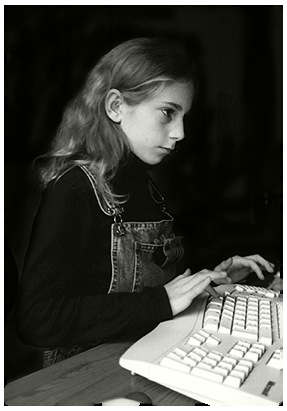 Lina am Computer