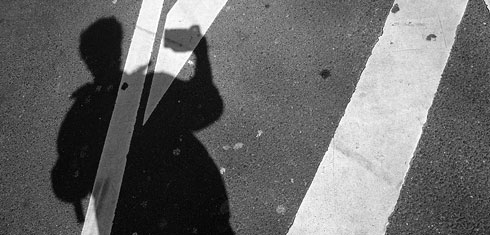 Schatten von Ralph Segert auf der Demo gegen Sozialabbau in Köln am 3.4.2004